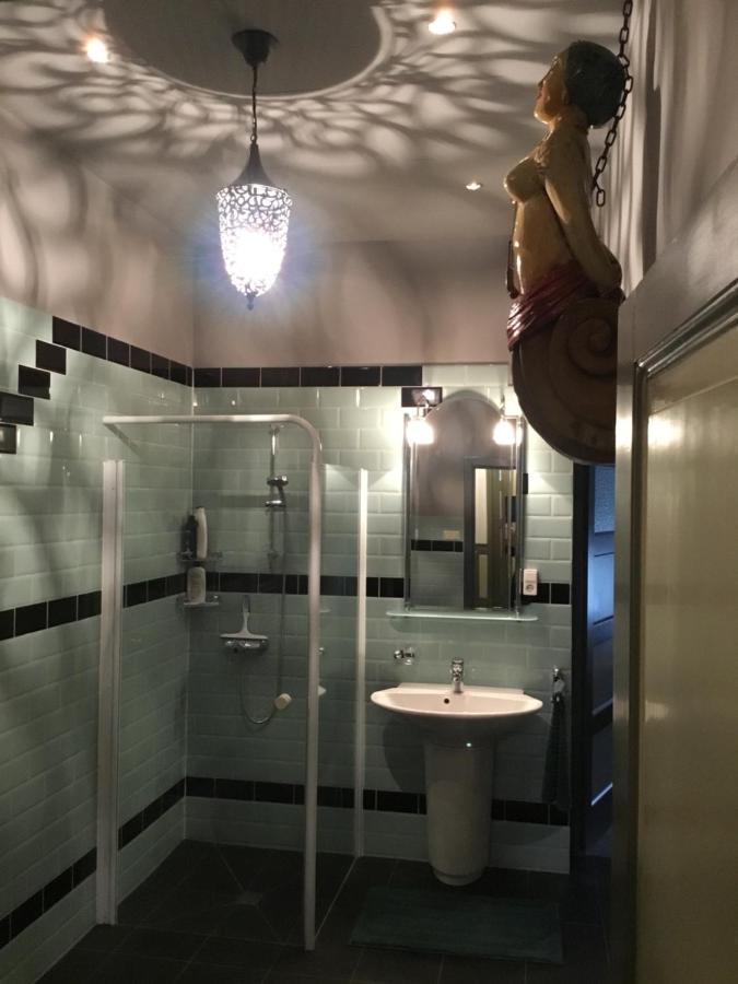De Kapiteinshut Aan De Rivier Met Xl Ligbad En Sauna Lekkerkerk Εξωτερικό φωτογραφία